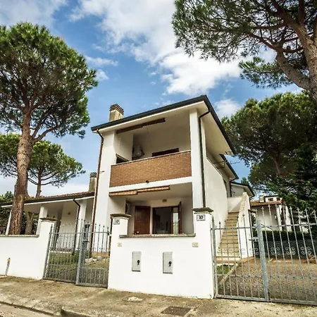 Ferienhaus In Mit Terrasse, Garten Und Grill